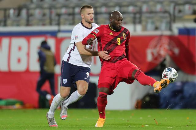 中国男篮输10分！爆发大规模冲突，3人罚出场，1人摔重伤